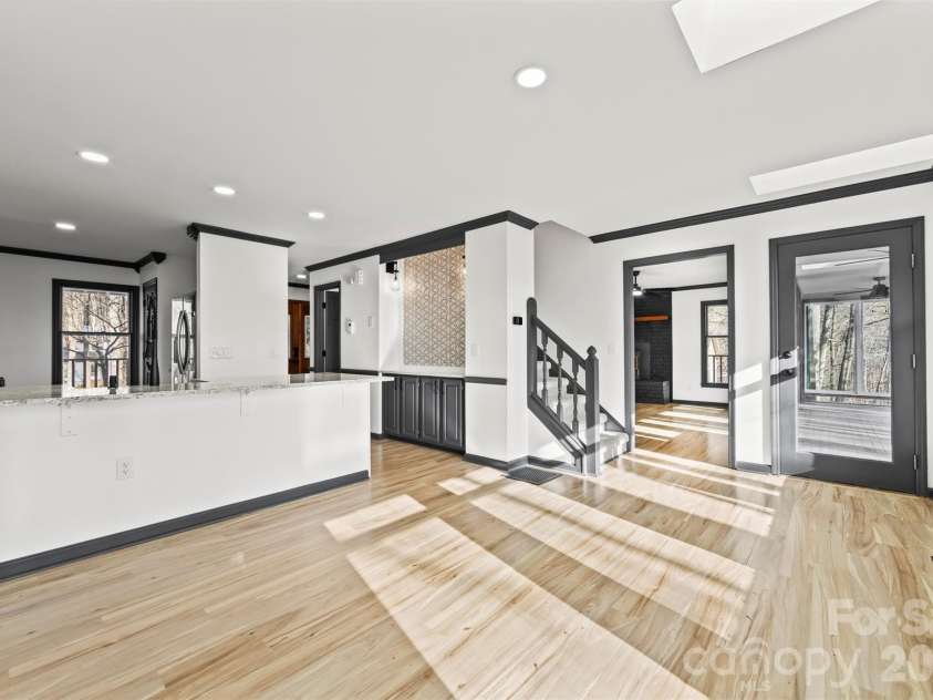 8 Indian Ridge Road, Asheville, NC 28803.  MLS# CAR4340441, YatesRealty ID 11393. 