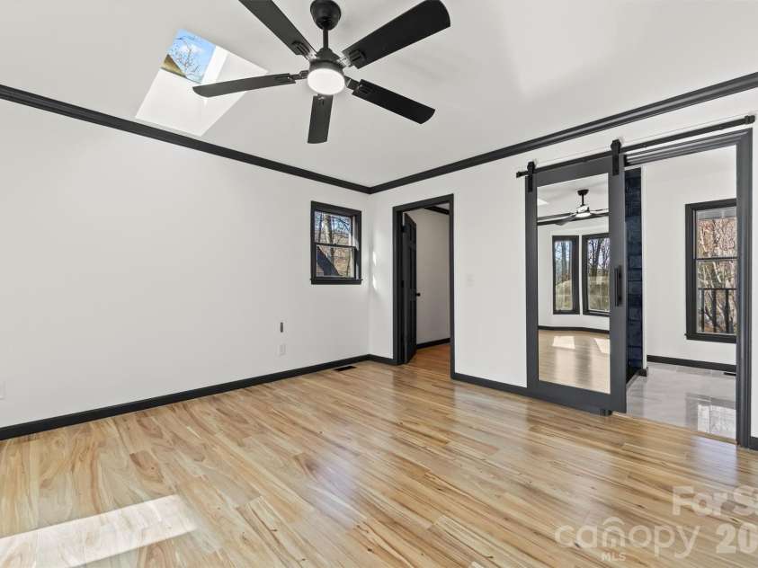 8 Indian Ridge Road, Asheville, NC 28803.  MLS# CAR4340441, YatesRealty ID 11393. 