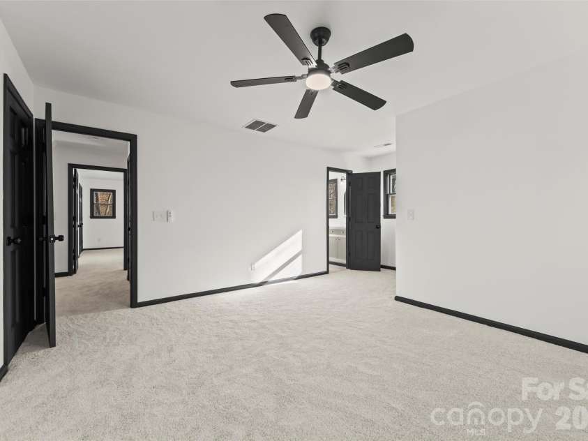 8 Indian Ridge Road, Asheville, NC 28803.  MLS# CAR4340441, YatesRealty ID 11393. 