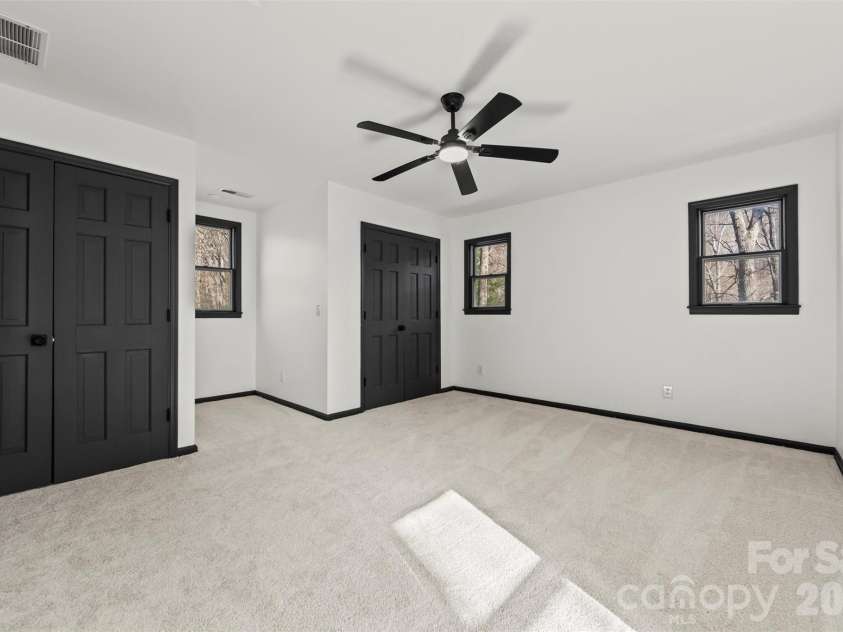 8 Indian Ridge Road, Asheville, NC 28803.  MLS# CAR4340441, YatesRealty ID 11393. 