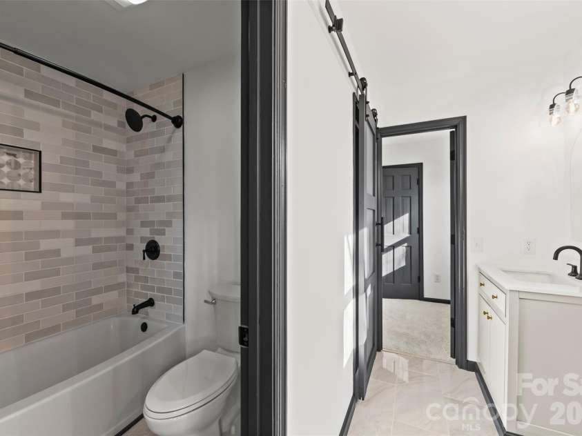 8 Indian Ridge Road, Asheville, NC 28803.  MLS# CAR4340441, YatesRealty ID 11393. 