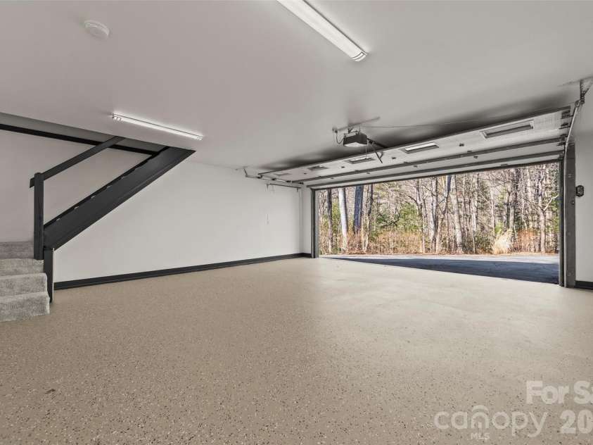 8 Indian Ridge Road, Asheville, NC 28803.  MLS# CAR4340441, YatesRealty ID 11393. 