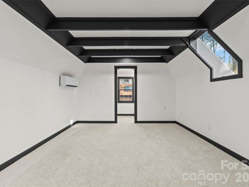 8 Indian Ridge Road, Asheville, NC 28803.  MLS# CAR4340441, YatesRealty ID 11393. 