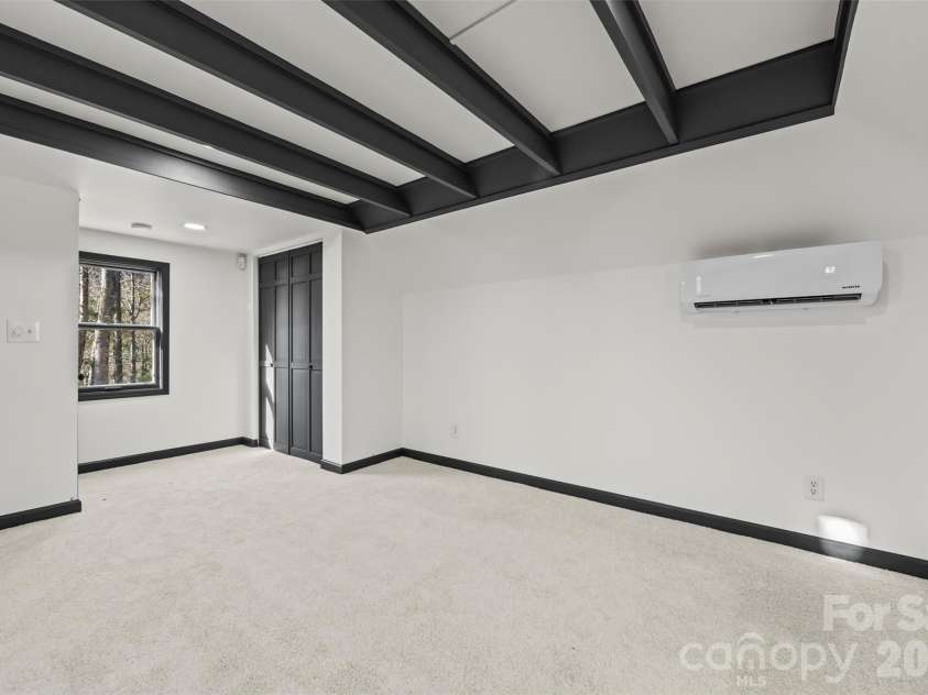 8 Indian Ridge Road, Asheville, NC 28803.  MLS# CAR4340441, YatesRealty ID 11393. 