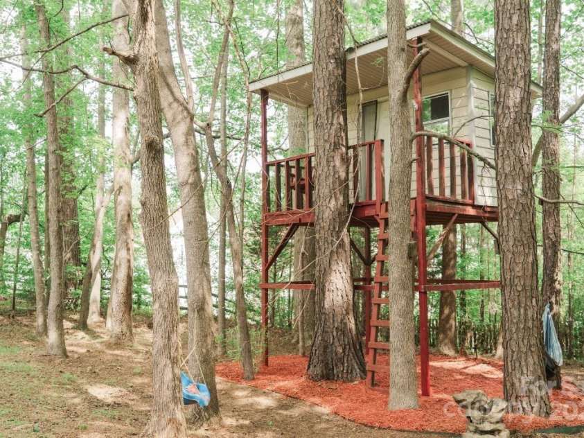 4410 Laurel Twig Court, Charlotte, NC 28215.  MLS# CAR4251605, YatesRealty ID 11395. 