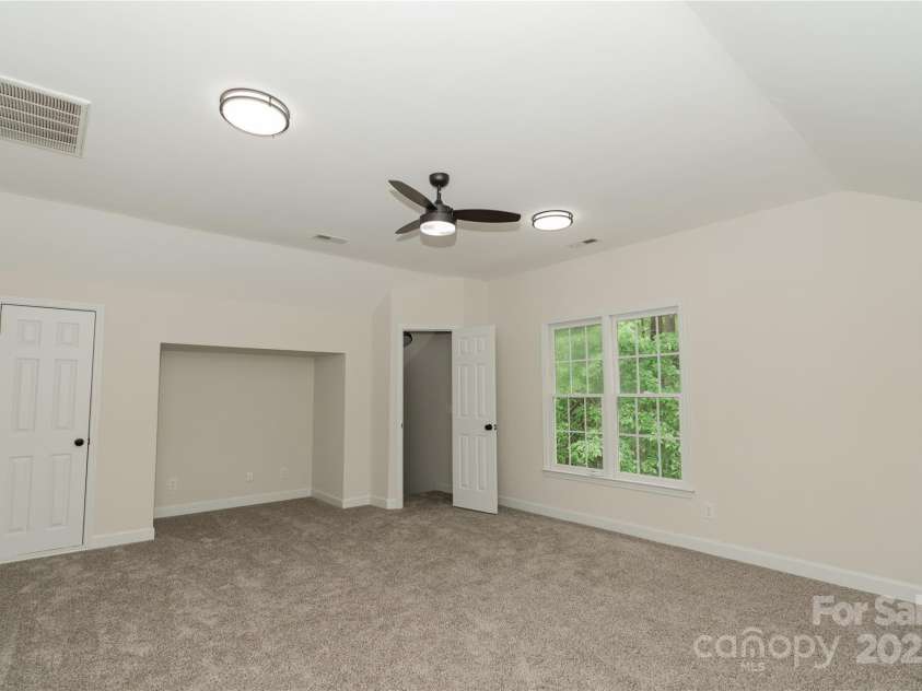 4410 Laurel Twig Court, Charlotte, NC 28215.  MLS# CAR4251605, YatesRealty ID 11395. Bonus Room over garage
