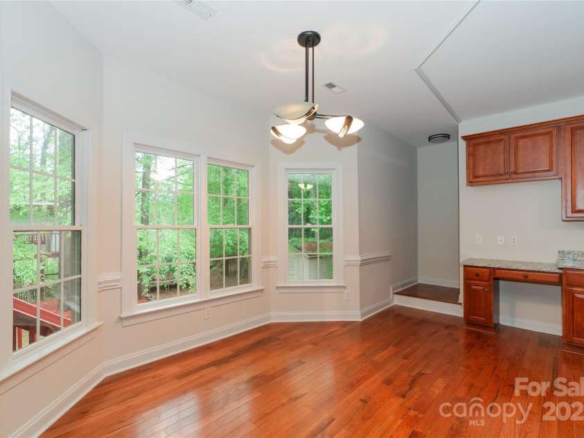 4410 Laurel Twig Court, Charlotte, NC 28215.  MLS# CAR4251605, YatesRealty ID 11395. Breakfast area