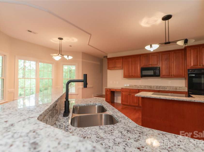 4410 Laurel Twig Court, Charlotte, NC 28215.  MLS# CAR4251605, YatesRealty ID 11395. Kitchen 2