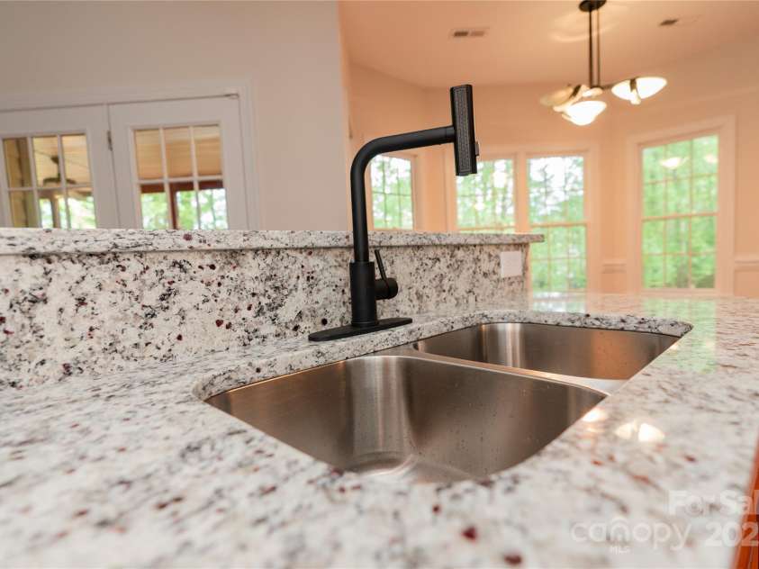 4410 Laurel Twig Court, Charlotte, NC 28215.  MLS# CAR4251605, YatesRealty ID 11395. Kitchen 3