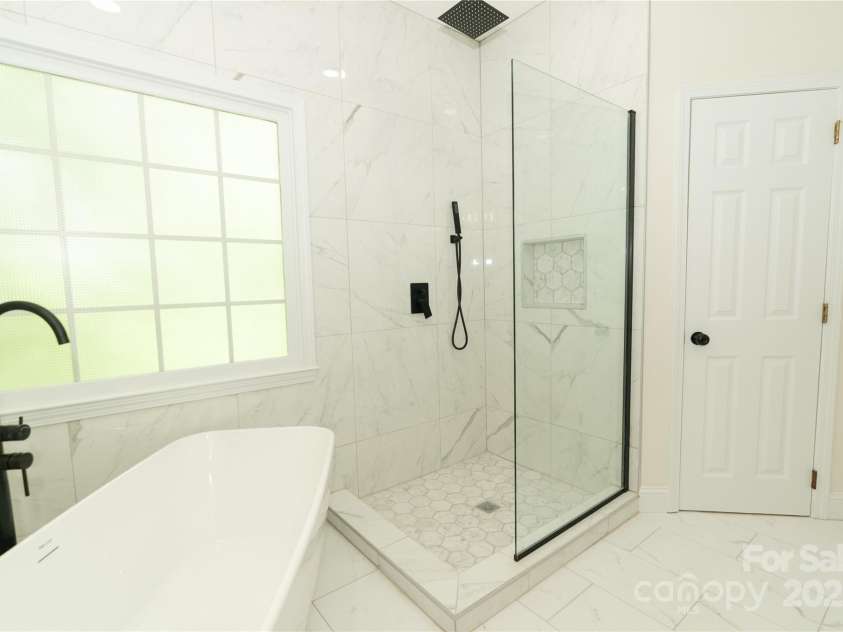 4410 Laurel Twig Court, Charlotte, NC 28215.  MLS# CAR4251605, YatesRealty ID 11395. Primary Bathroom 3