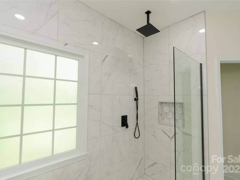4410 Laurel Twig Court, Charlotte, NC 28215.  MLS# CAR4251605, YatesRealty ID 11395. Primary Bathroom 4