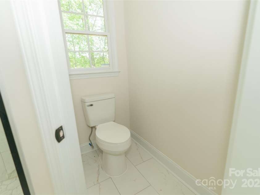 4410 Laurel Twig Court, Charlotte, NC 28215.  MLS# CAR4251605, YatesRealty ID 11395. Primary Bathroom 5