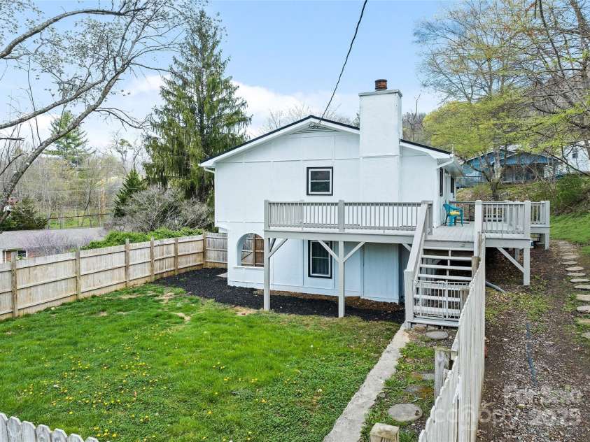 144 Pinehaven Drive, Clyde, NC 28721.  MLS# CAR4242405, YatesRealty ID 11396. 