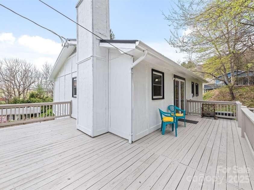 144 Pinehaven Drive, Clyde, NC 28721.  MLS# CAR4242405, YatesRealty ID 11396. 