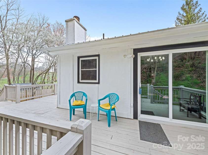 144 Pinehaven Drive, Clyde, NC 28721.  MLS# CAR4242405, YatesRealty ID 11396. 