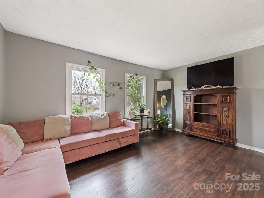 144 Pinehaven Drive, Clyde, NC 28721.  MLS# CAR4242405, YatesRealty ID 11396. 