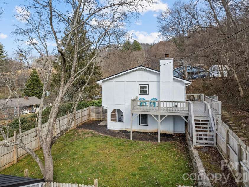 144 Pinehaven Drive, Clyde, NC 28721.  MLS# CAR4331231, YatesRealty ID 11396. 