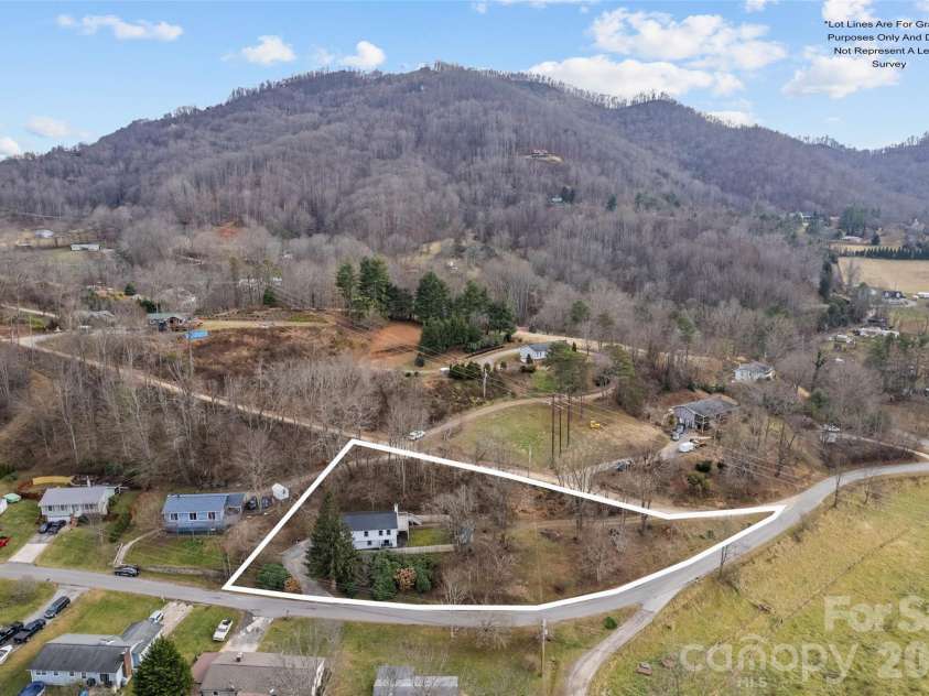 144 Pinehaven Drive, Clyde, NC 28721.  MLS# CAR4331231, YatesRealty ID 11396. 