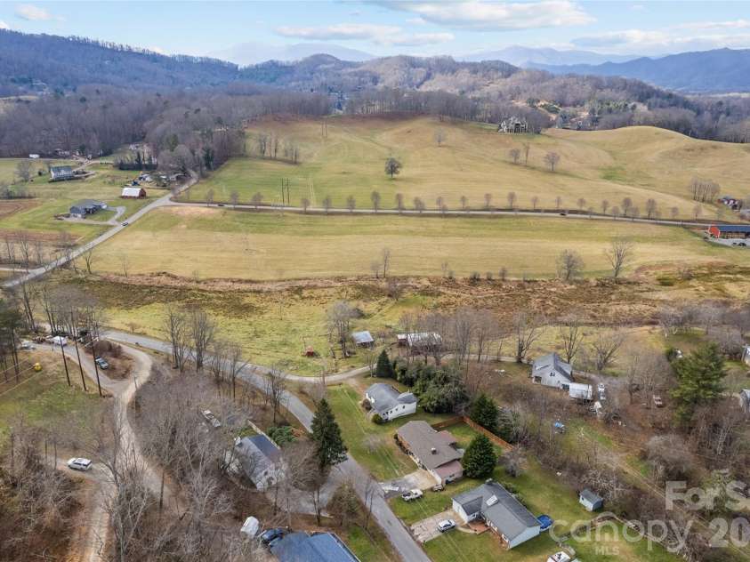 144 Pinehaven Drive, Clyde, NC 28721.  MLS# CAR4331231, YatesRealty ID 11396. 