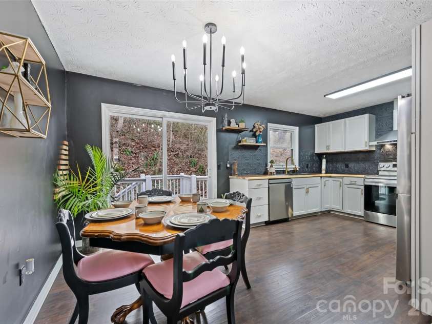 144 Pinehaven Drive, Clyde, NC 28721.  MLS# CAR4331231, YatesRealty ID 11396. 