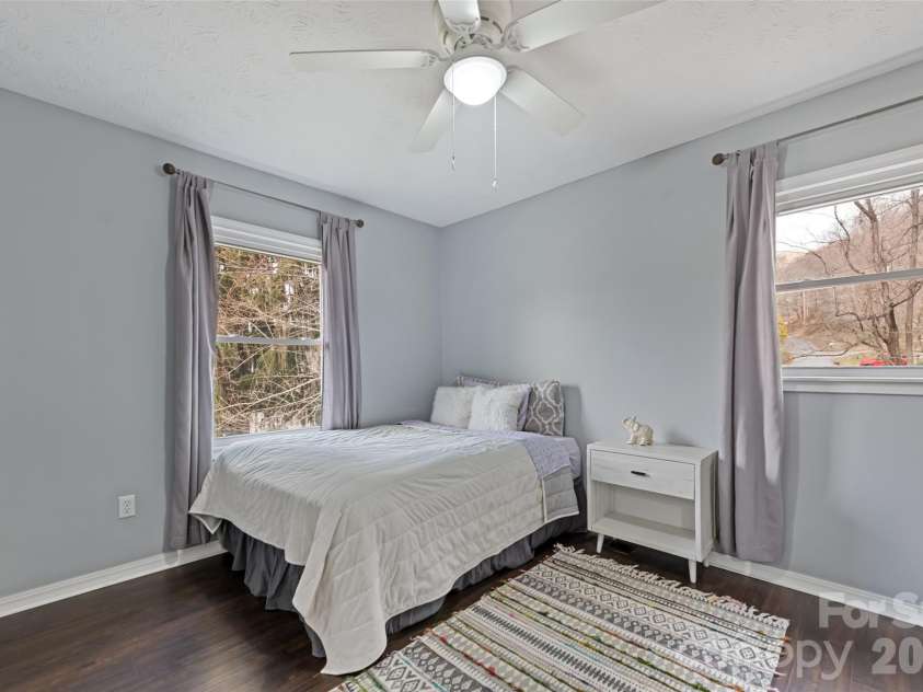 144 Pinehaven Drive, Clyde, NC 28721.  MLS# CAR4331231, YatesRealty ID 11396. 