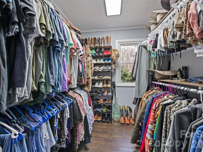 144 Pinehaven Drive, Clyde, NC 28721.  MLS# CAR4331231, YatesRealty ID 11396. 