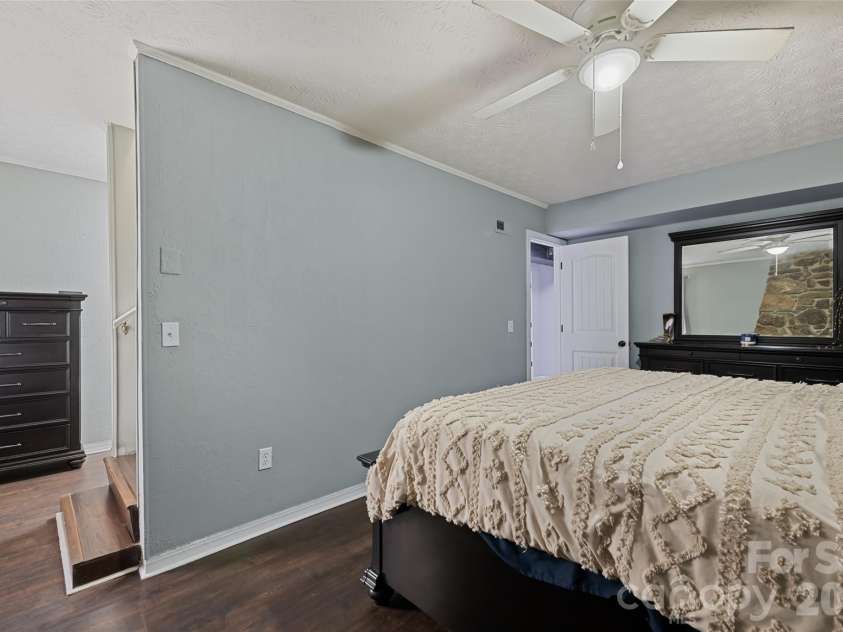 144 Pinehaven Drive, Clyde, NC 28721.  MLS# CAR4331231, YatesRealty ID 11396. 