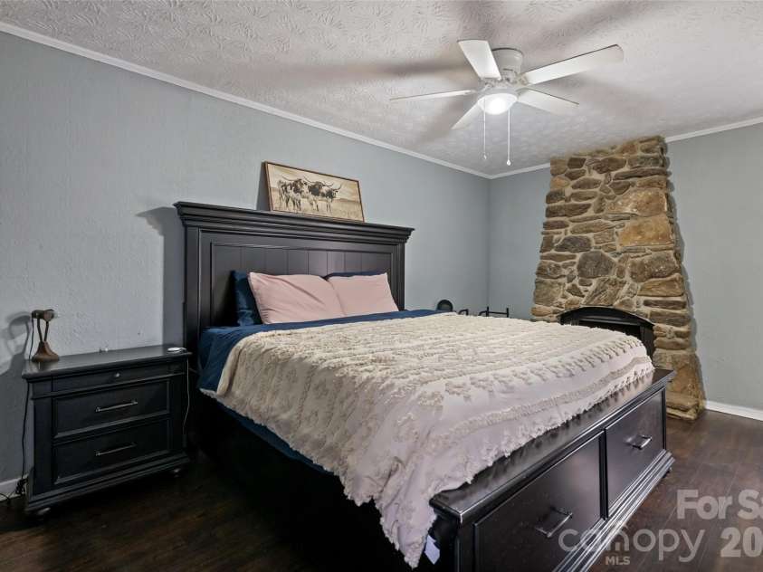 144 Pinehaven Drive, Clyde, NC 28721.  MLS# CAR4331231, YatesRealty ID 11396. 