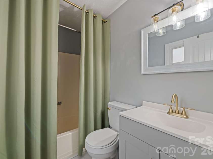 144 Pinehaven Drive, Clyde, NC 28721.  MLS# CAR4331231, YatesRealty ID 11396. 