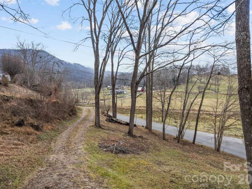 144 Pinehaven Drive, Clyde, NC 28721.  MLS# CAR4331231, YatesRealty ID 11396. 