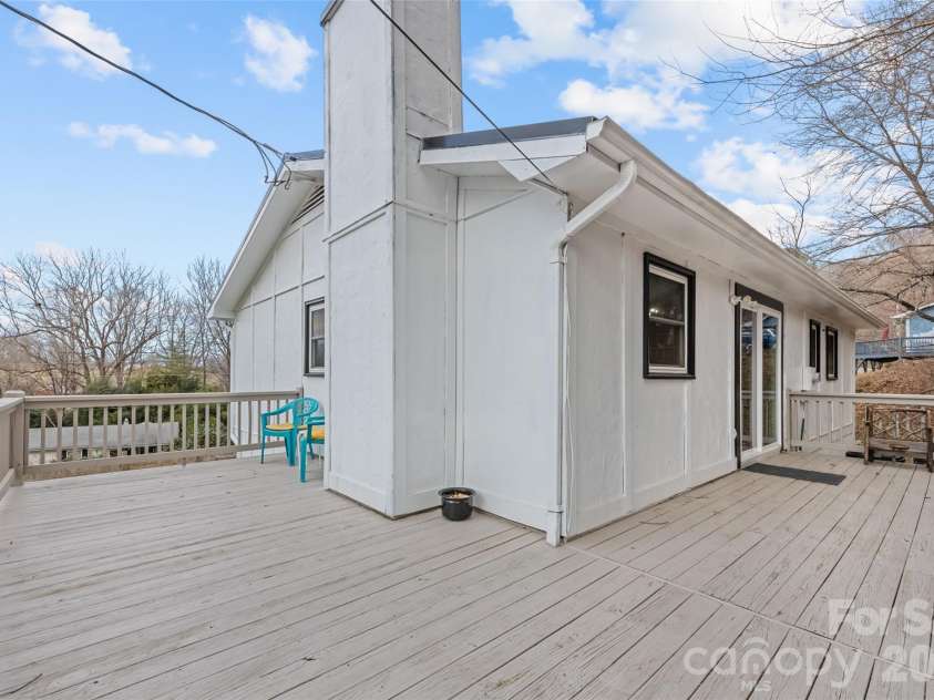 144 Pinehaven Drive, Clyde, NC 28721.  MLS# CAR4331231, YatesRealty ID 11396. 