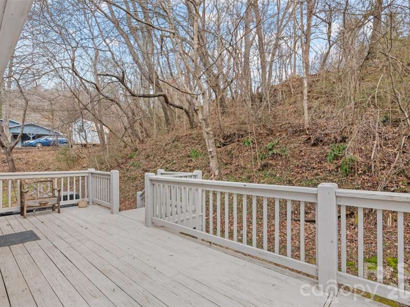 144 Pinehaven Drive, Clyde, NC 28721.  MLS# CAR4331231, YatesRealty ID 11396. 