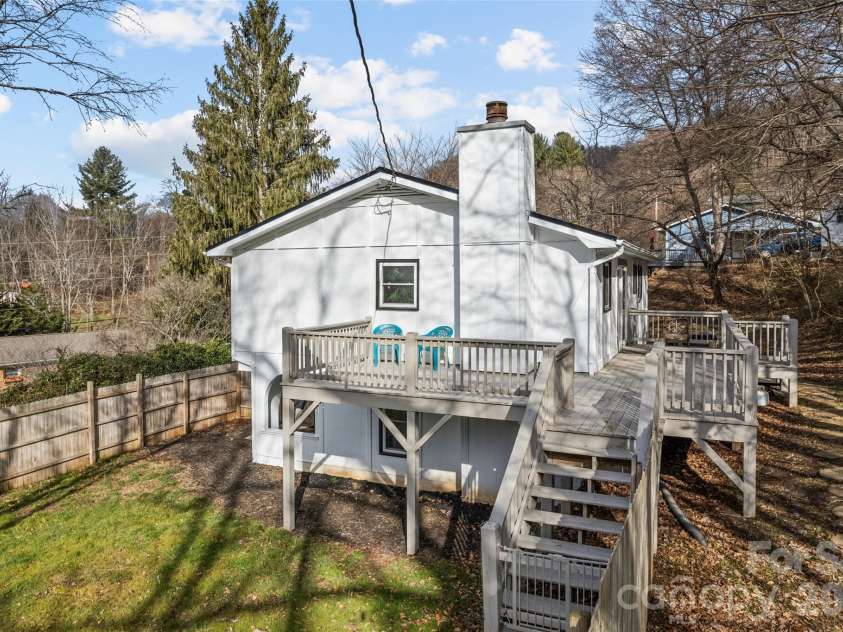 144 Pinehaven Drive, Clyde, NC 28721.  MLS# CAR4331231, YatesRealty ID 11396. 