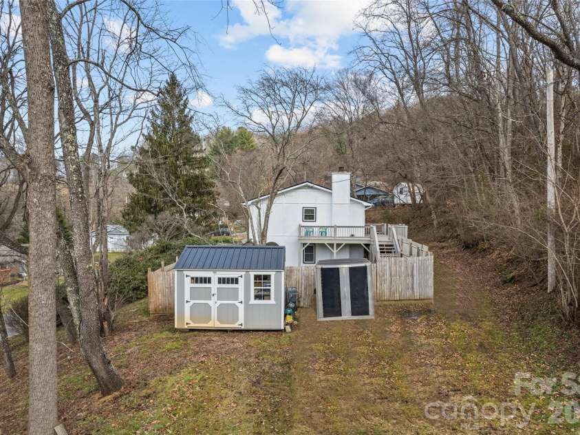 144 Pinehaven Drive, Clyde, NC 28721.  MLS# CAR4331231, YatesRealty ID 11396. 