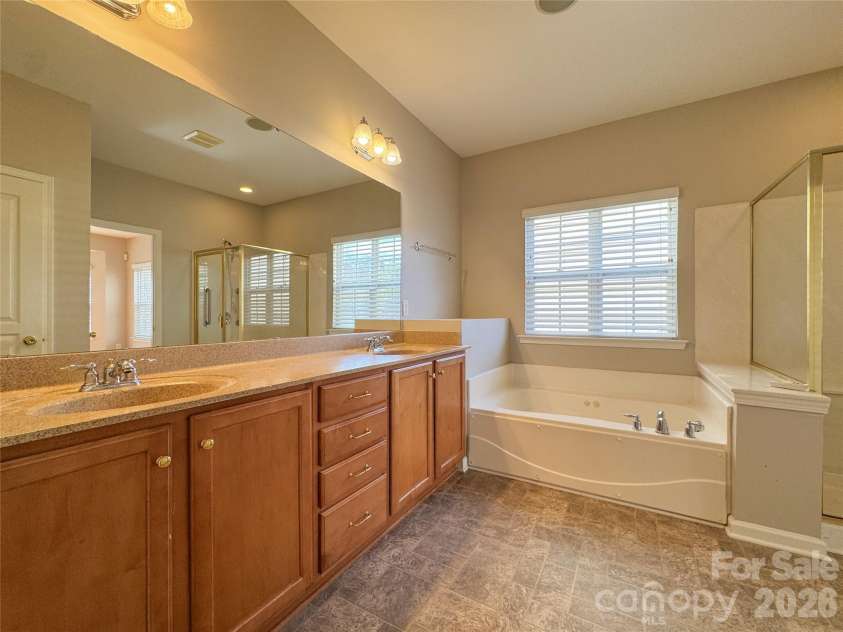 4102 Barclay Forest Drive, Charlotte, NC 28213.  MLS# CAR4345804, YatesRealty ID 11396. 