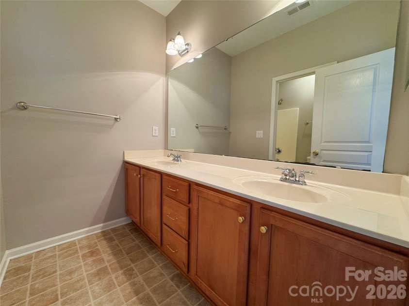 4102 Barclay Forest Drive, Charlotte, NC 28213.  MLS# CAR4345804, YatesRealty ID 11396. 