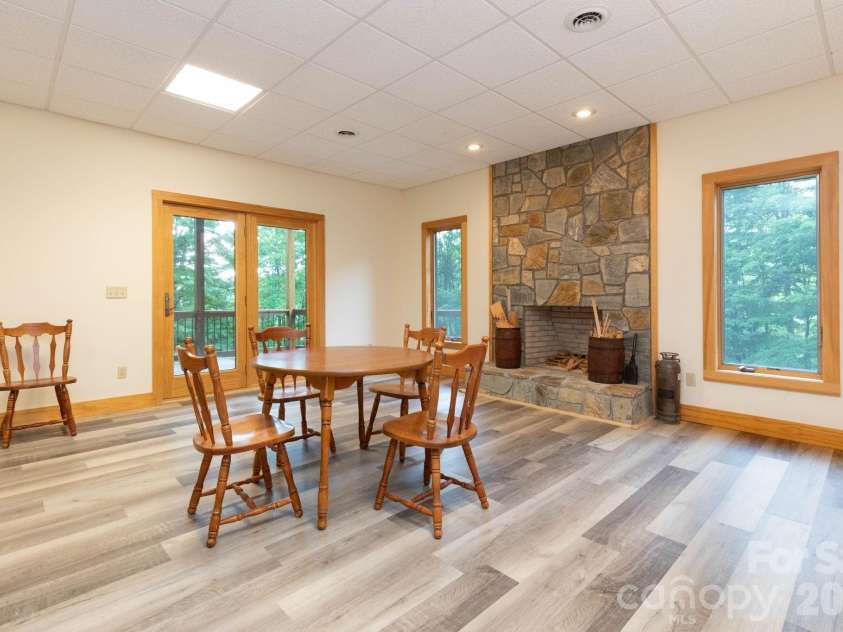 155 Mule Trail Drive, Bakersville, NC 28705.  MLS# CAR4354297, YatesRealty ID 11397. 