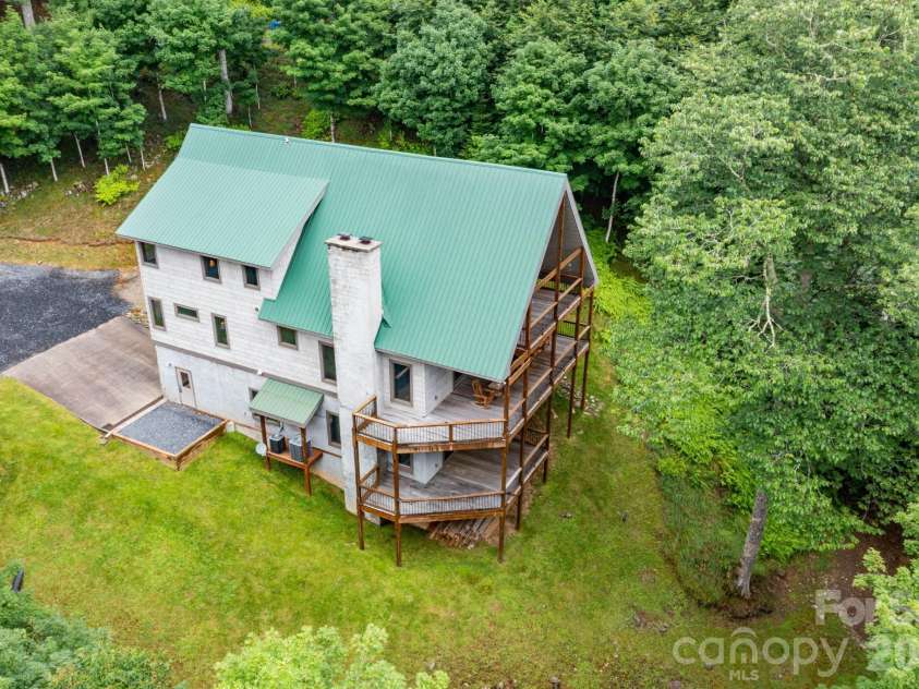 155 Mule Trail Drive, Bakersville, NC 28705.  MLS# CAR4354297, YatesRealty ID 11397. 