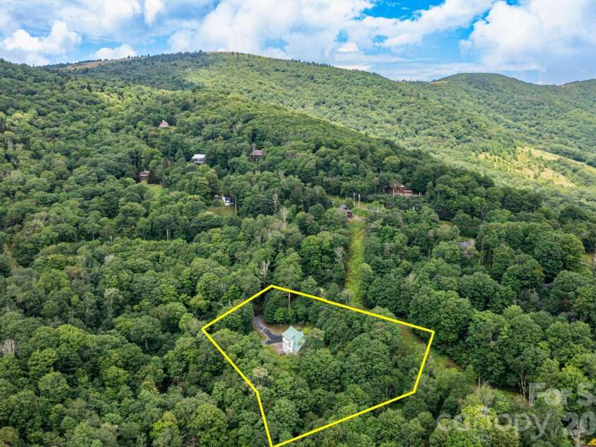 155 Mule Trail Drive, Bakersville, NC 28705.  MLS# CAR4354297, YatesRealty ID 11397. 