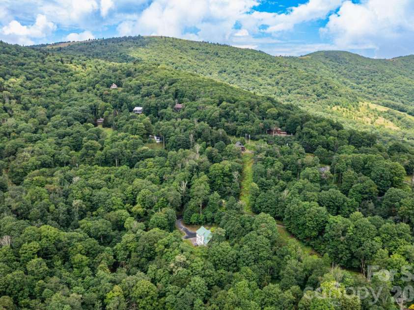 155 Mule Trail Drive, Bakersville, NC 28705.  MLS# CAR4354297, YatesRealty ID 11397. 