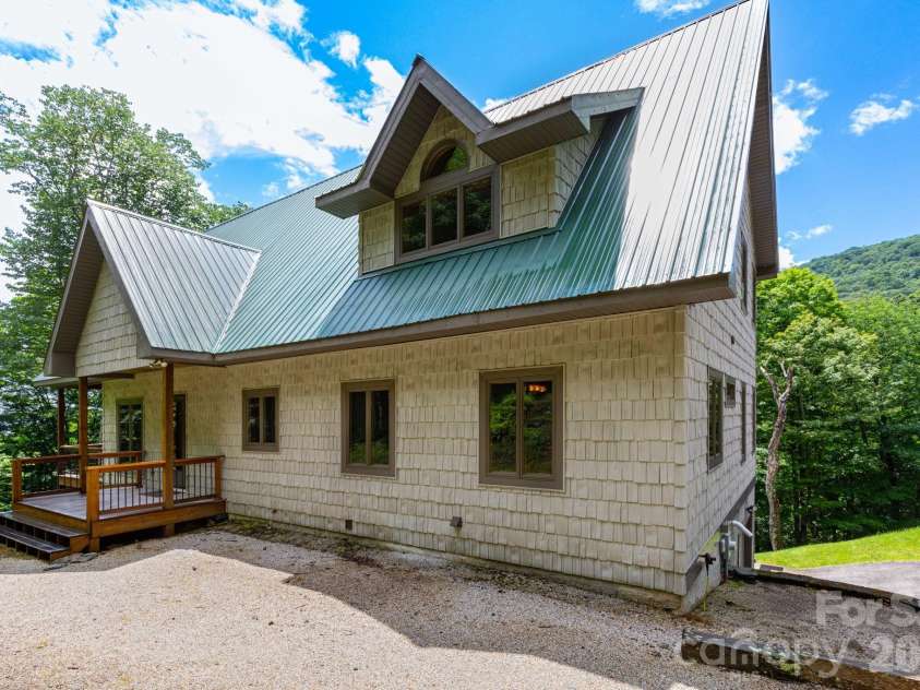 155 Mule Trail Drive, Bakersville, NC 28705.  MLS# CAR4354297, YatesRealty ID 11397. 