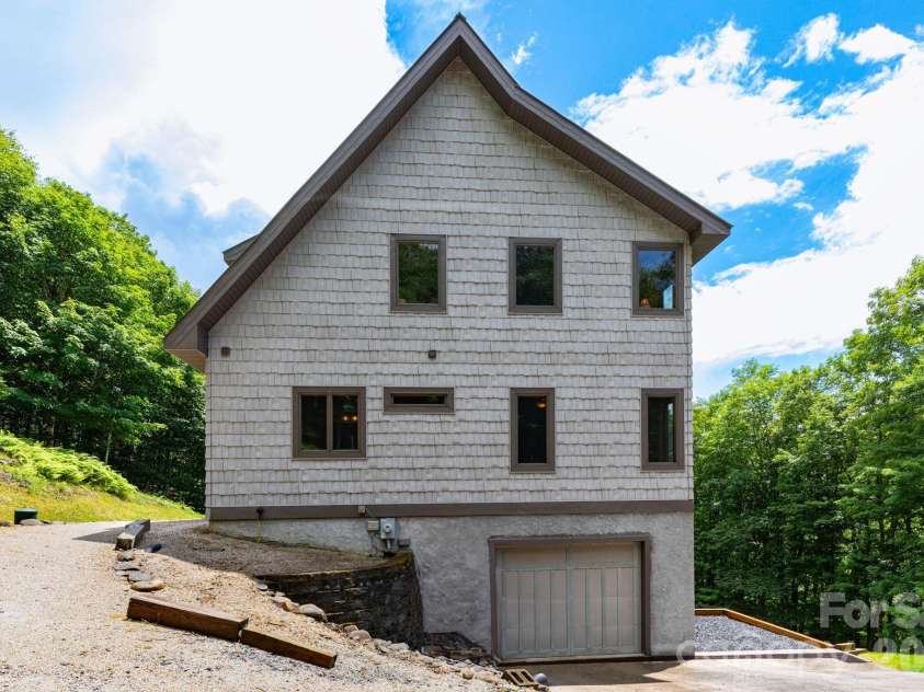 155 Mule Trail Drive, Bakersville, NC 28705.  MLS# CAR4354297, YatesRealty ID 11397. 