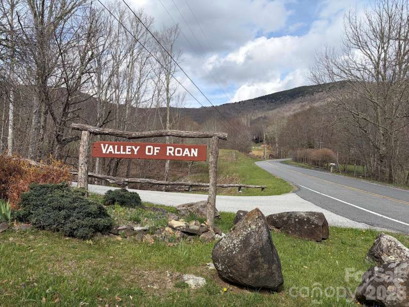 155 Mule Trail Drive, Bakersville, NC 28705.  MLS# CAR4354297, YatesRealty ID 11397. 