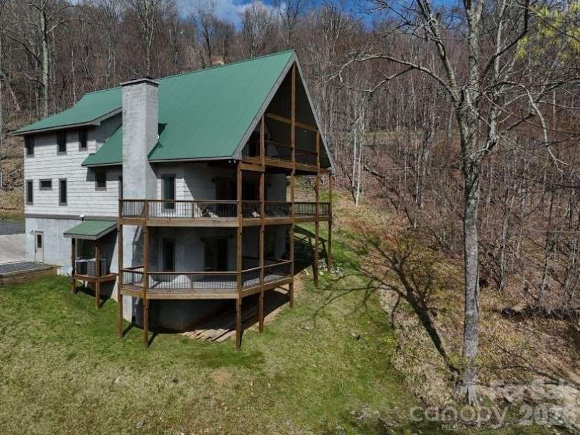 155 Mule Trail Drive, Bakersville, NC 28705.  MLS# CAR4354297, YatesRealty ID 11397. 