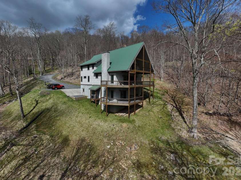 155 Mule Trail Drive, Bakersville, NC 28705.  MLS# CAR4354297, YatesRealty ID 11397. 