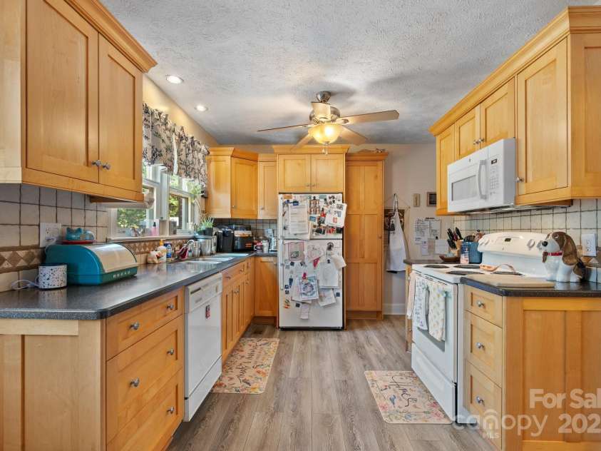 1862 Enon Road, Valdese, NC 28690.  MLS# CAR4245622, YatesRealty ID 11397. 