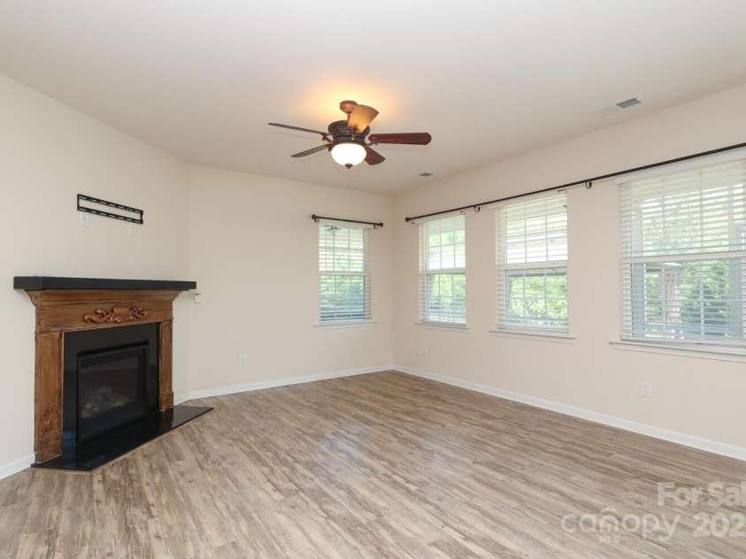 309 Kentmere Lane, Clover, SC 29710.  MLS# CAR4252568, YatesRealty ID 11398. Great Room