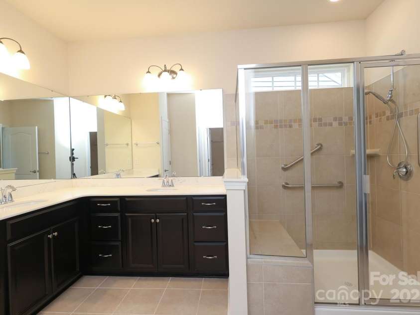 309 Kentmere Lane, Clover, SC 29710.  MLS# CAR4252568, YatesRealty ID 11398. Primary Bath