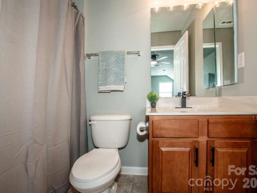 2344 Smith Cove Road, Denver, NC 28037.  MLS# CAR4321510, YatesRealty ID 11399. 3rd Level - Full Bath