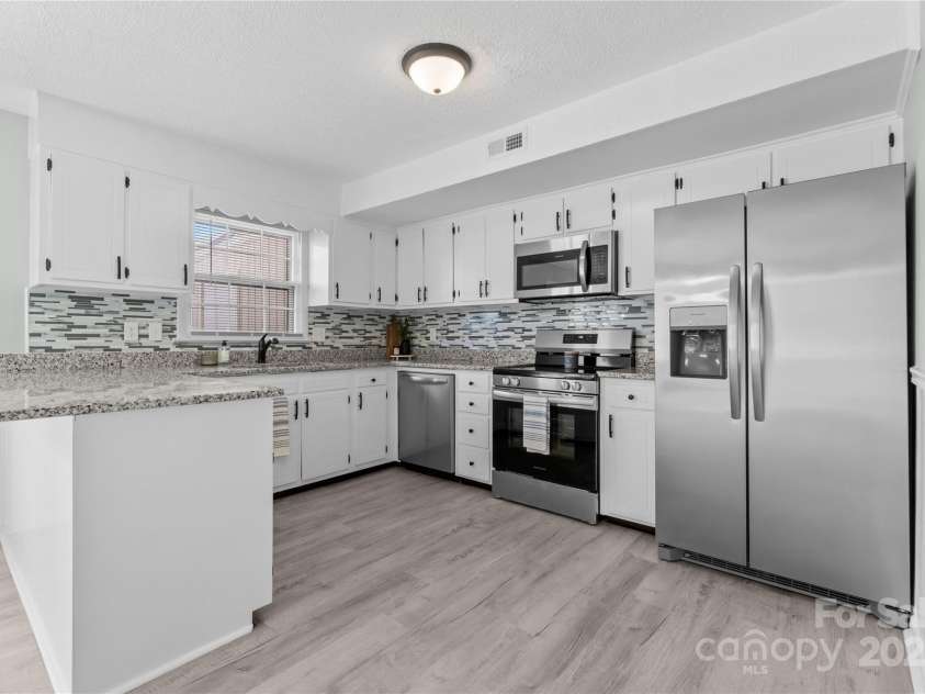 305 Mountain View Drive, Morganton, NC 28655.  MLS# CAR4230728, YatesRealty ID 11399. 